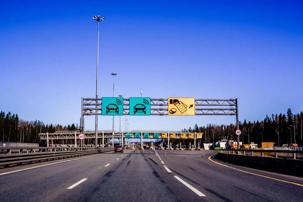 Czy za przejazd autostradą można płacić kartą? Sprawdź najważniejsze informacje