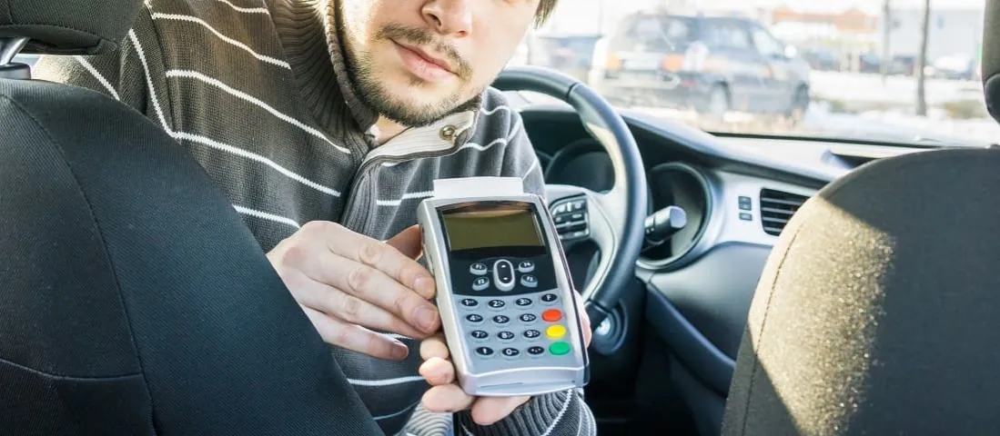 Czy w taxi można płacić kartą? Sprawdź, co musisz wiedzieć!