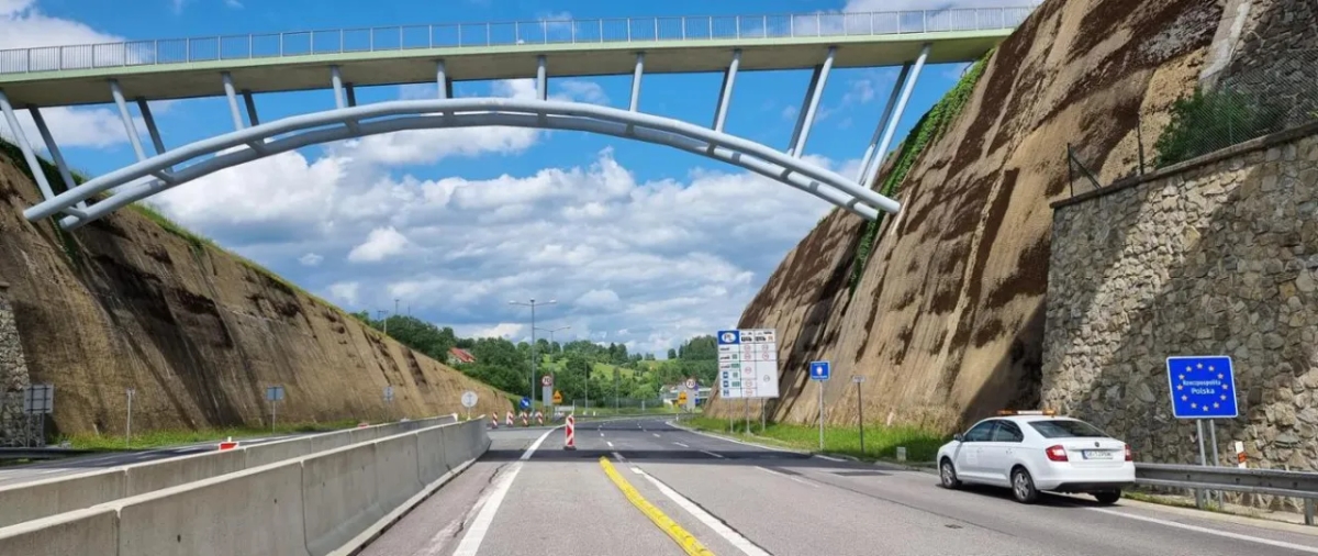 Ile mogę jechać na autostradzie? Poznaj kluczowe przepisy i limity